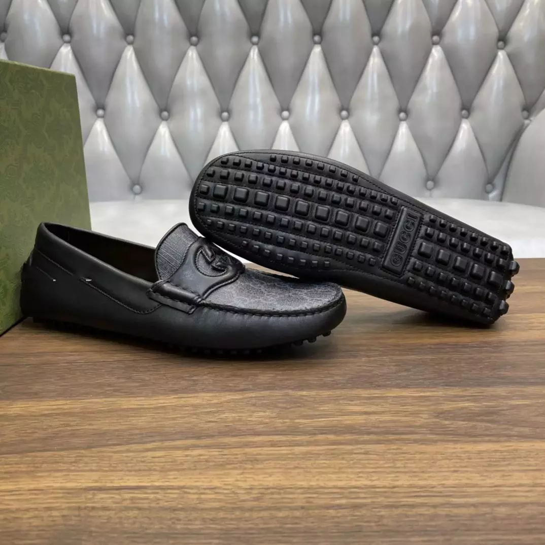 MEN’S INTERLOCKING G DRIVER BLACK LEATHER – GL104