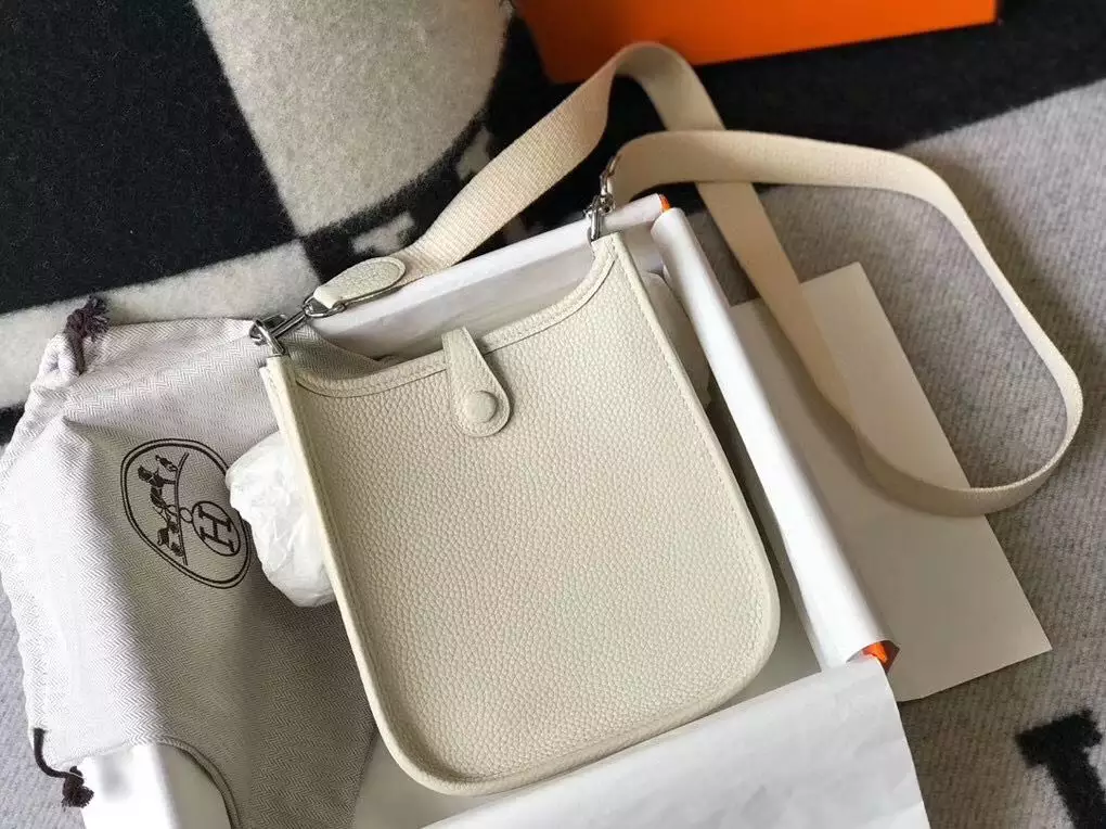 Hermes Evelyne III TPM Bag In beton Clemence Leather – HW054