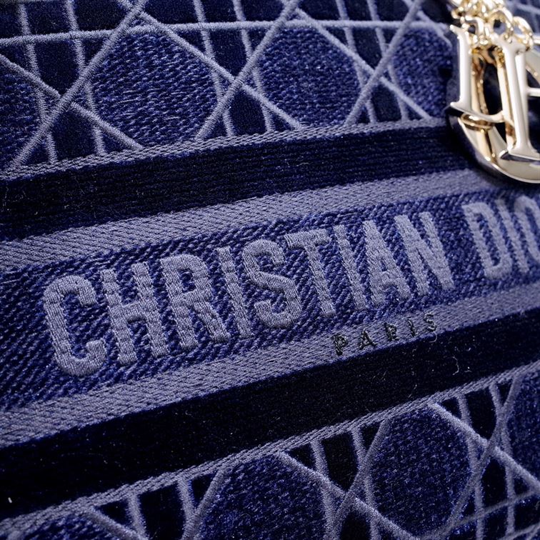 DIOR LAUNCHES NEW LADY D-LITE BAG IN VELVET – DOB015