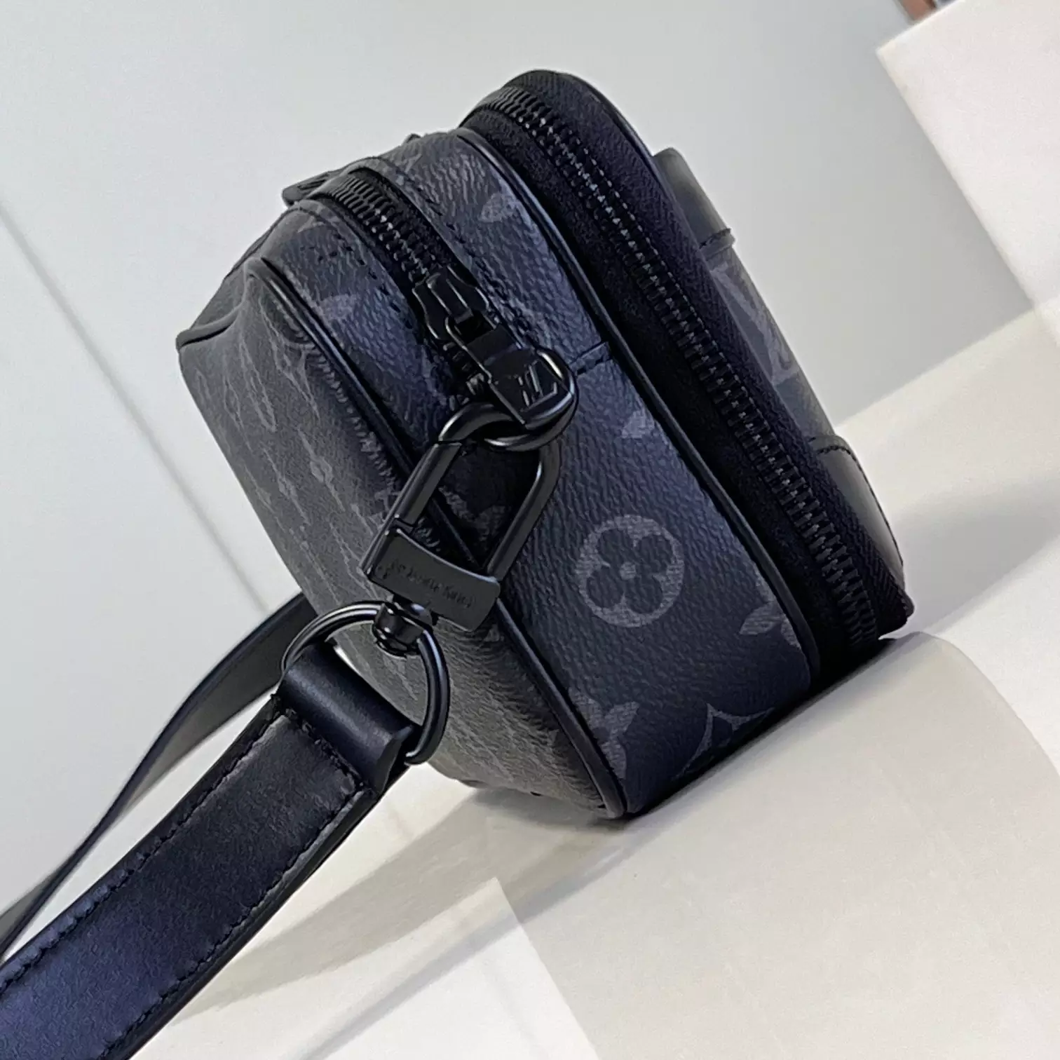 Neo Alpha Wearable Wallet Monogram Eclipse Canvas M82542 – LW237