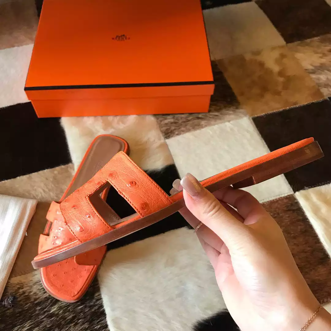 HERMES ORAN SLIDE SANDALS IN ORANGE OSTRICH LEATHER – HMSD067