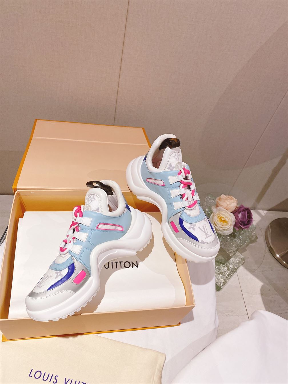 LOUIS VUITTON ARCHLIGHT TRAINERS – LVS100