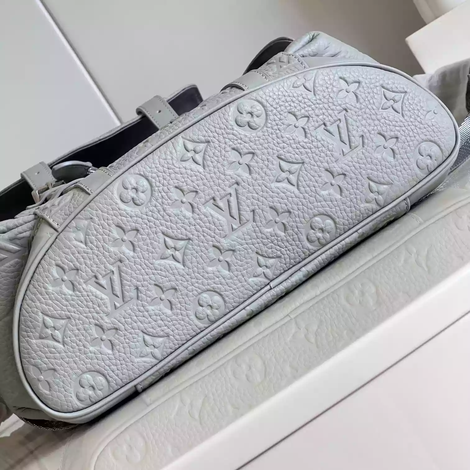 CHRISTOPHER PM TAURILLON MONOGRAM IN GREY M23146 – LW339