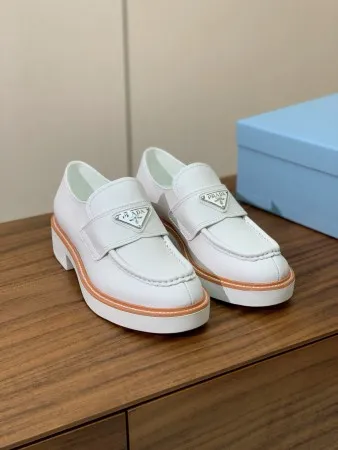 Prada Women’s Loafers in White Grained Leather – PRL010