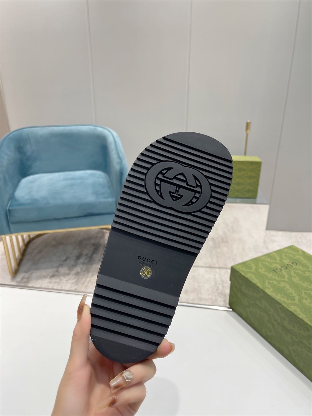 GUCCI MEN’S GUCCI SANDAL BLACK LEATHER – GSL009
