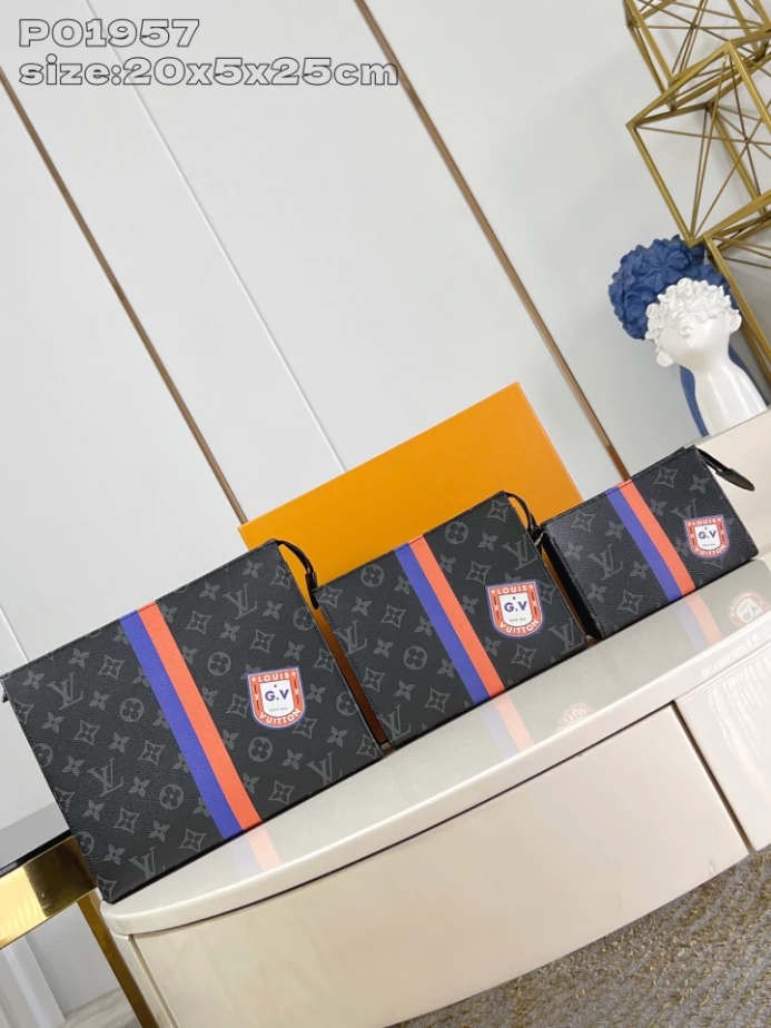 TRIO TOILET POUCH MON MONOGRAM P01957 – LW383