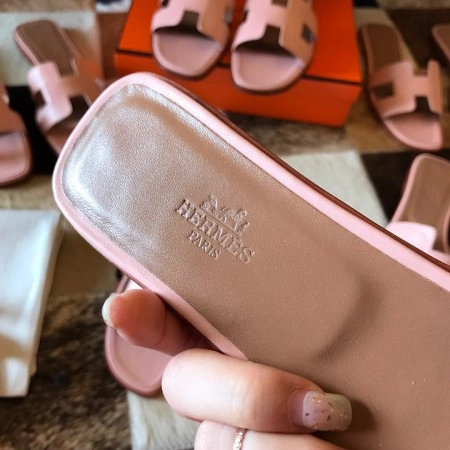 HERMES ORAN SLIDE SANDALS IN PINK SWIFT CALFSKIN – HMSD119