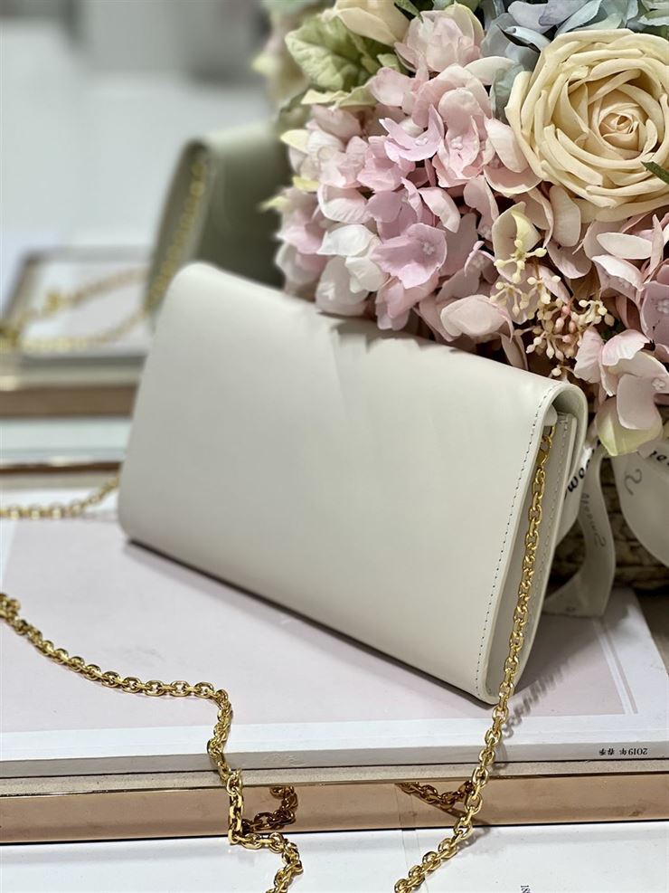 DIOR BOBBY EAST-WEST POUCH WITH CHAIN LATTE SMOOTH CALFSKIN – DOB099