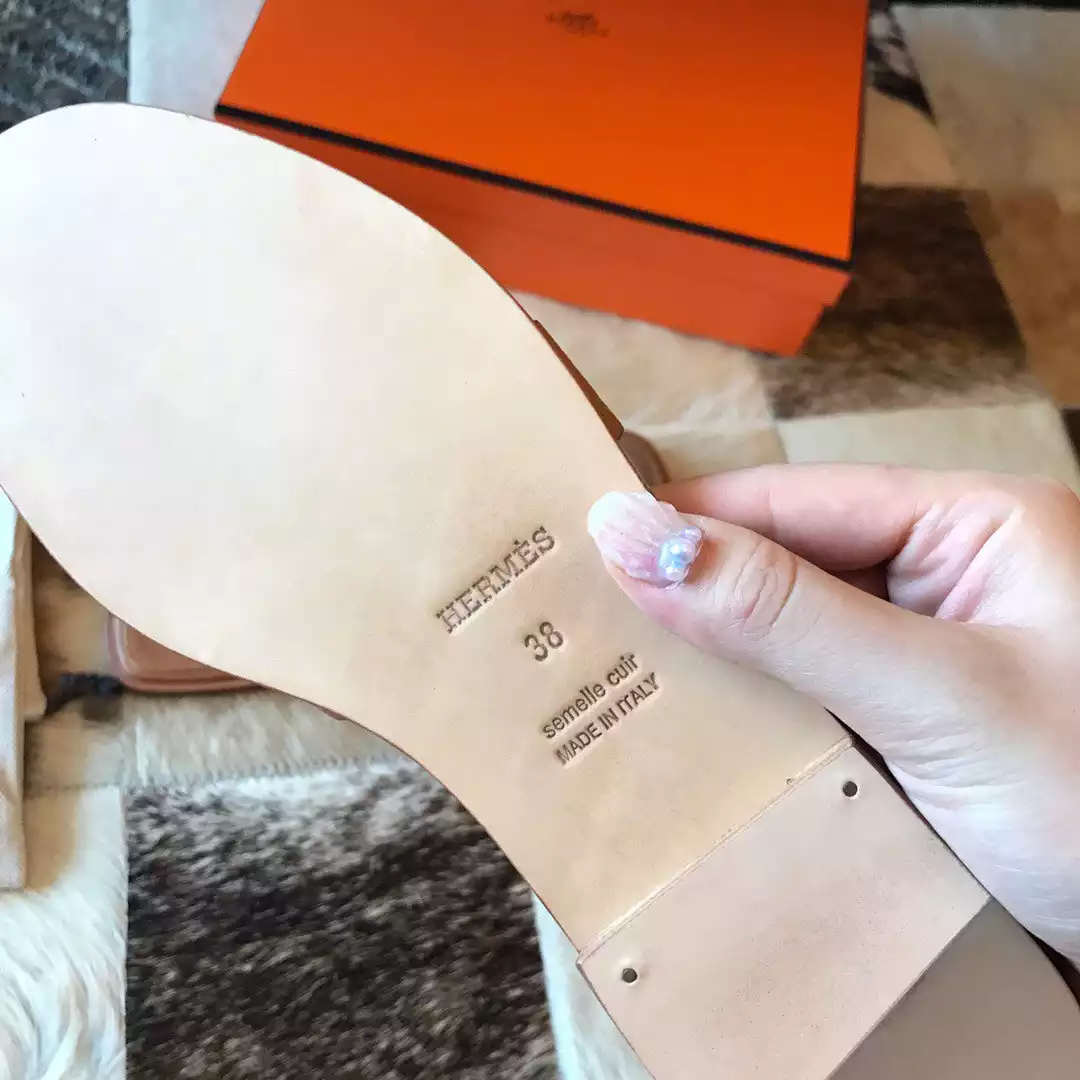 HERMES ORAN SLIDE SANDALS IN GOLD EPSOM PERFORATED CALFSKIN – HMSD096