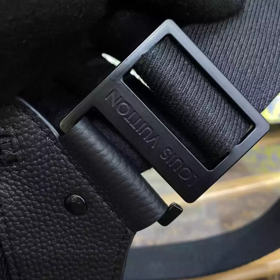 Takeoff Bumbag Black LV Aerogram M57081 – LW232