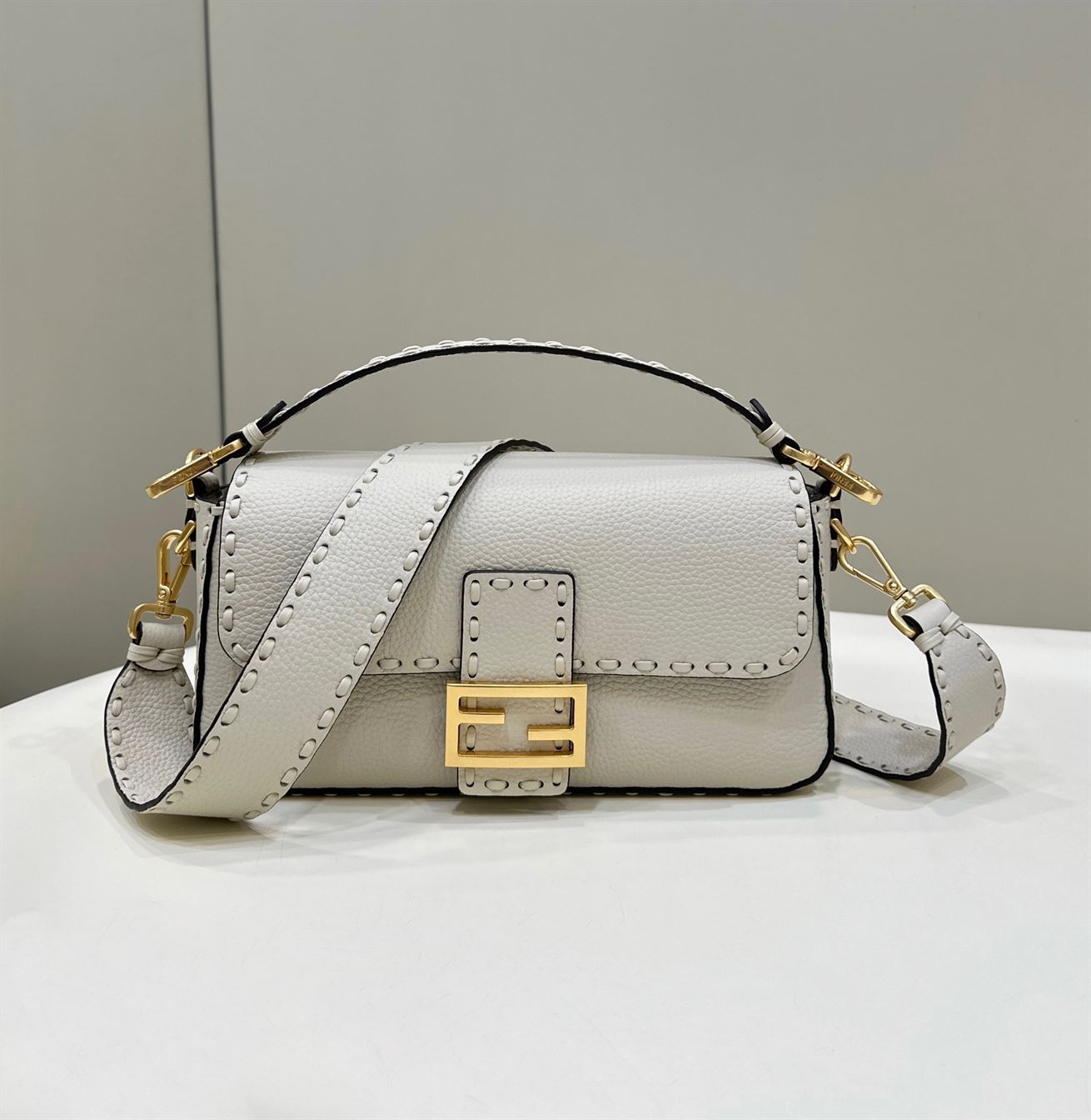 FENDI BAGUETTE CAMELLIA SELLERIA BAG WITH OVERSIZE TOPSTITCHING – F027