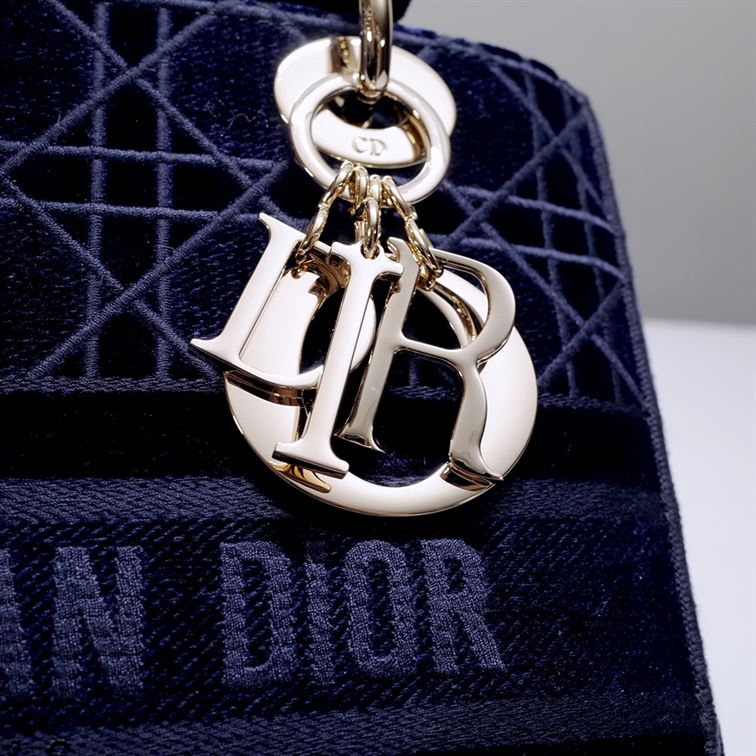 DIOR LAUNCHES NEW LADY D-LITE BAG IN VELVET – DOB015