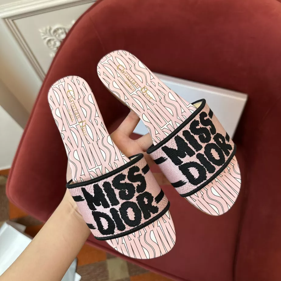 DIOR DWAY SLIDE – DS024
