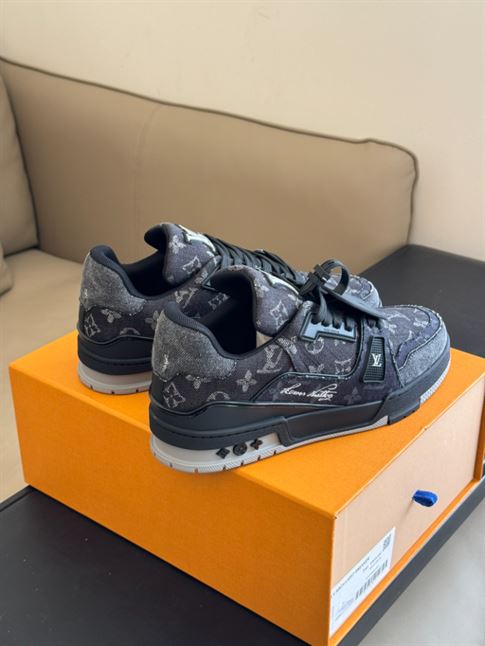 LOUIS VUITTON LV TRAINER SNEAKER – LVS171