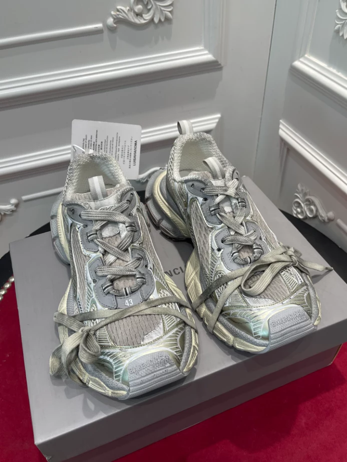 BALENCIAGA MEN’S 3XL SNEAKER – BLA117