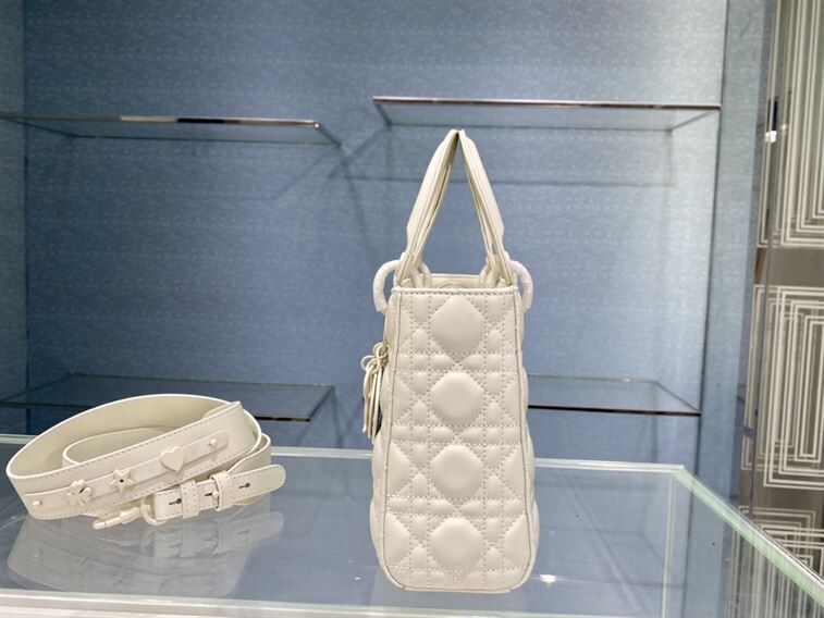 MEDIUM ULTRAMATTE LADY DIOR BAG LATTE ULTRAMATTE CANNAGE CALSKIN – DOB003