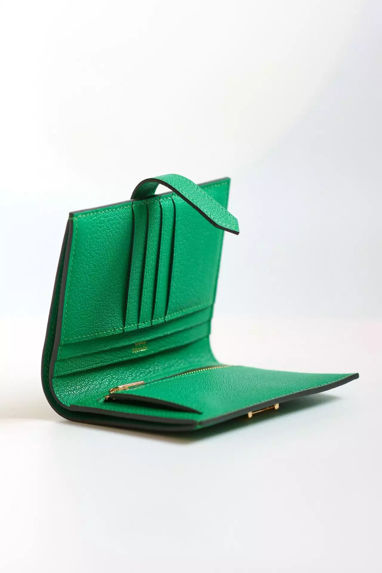 Hermes Bearn Compact Handmade Wallet in Bambou Chevre Mysore Goatskin – HW147