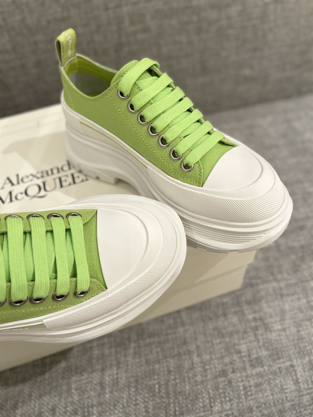 ALEXANDER MCQUEEN TREAD SLICK LOW-TOP SNEAKERS – ALD030