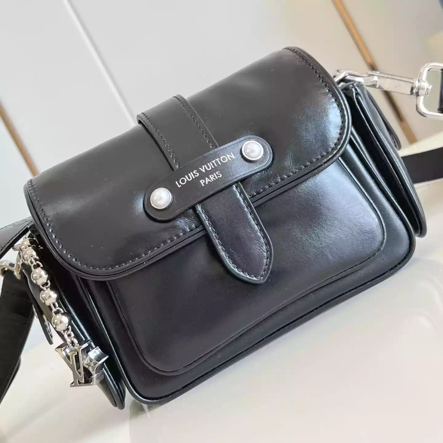 CARGO WEARABLE WALLET BLACK CALF LEATHER – LW316