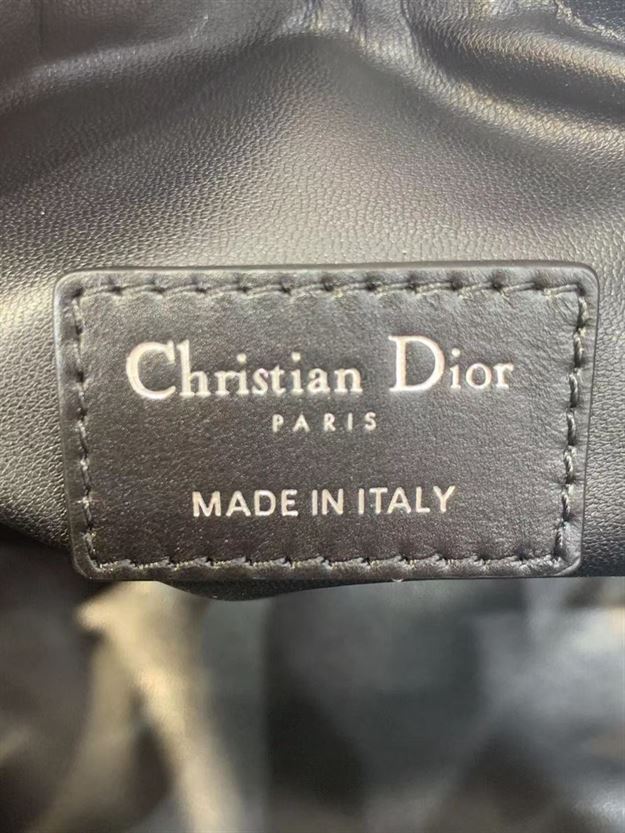 DIOR MEDIUM DIORTRAVEL NOMAD POUCH BLACK MACROCANNAGE CALFSKIN – DOB078