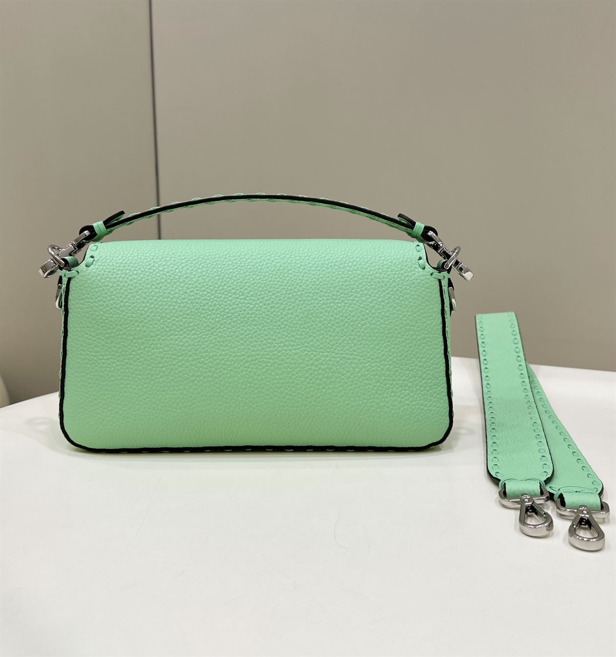FENDI BAGUETTE GREEN SELLERIA BAG WITH OVERSIZE TOPSTITCHING – F031