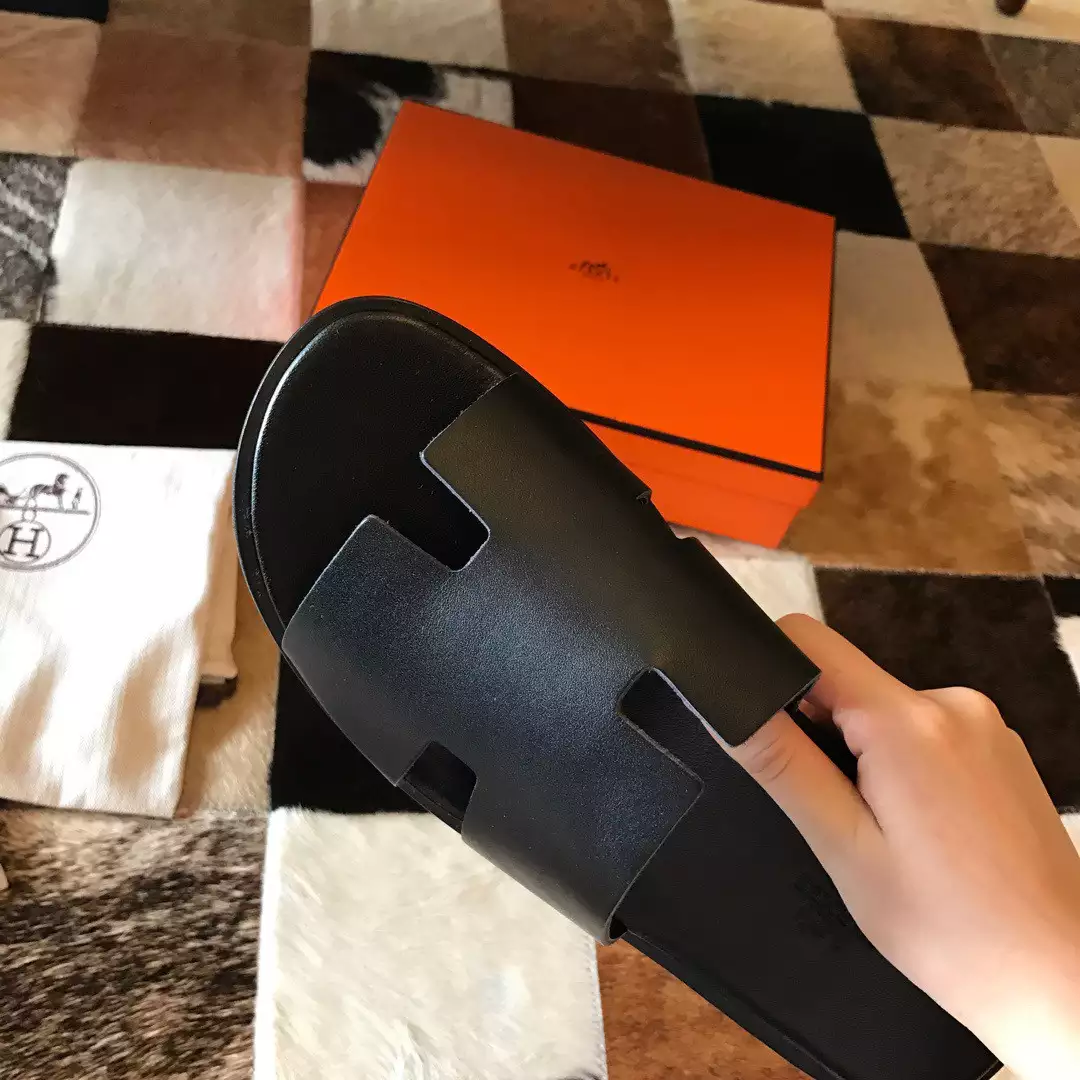 HERMES MEN’S IZMIR SANDALS IN BLACK SWIFT CALFSKIN – HMSD017