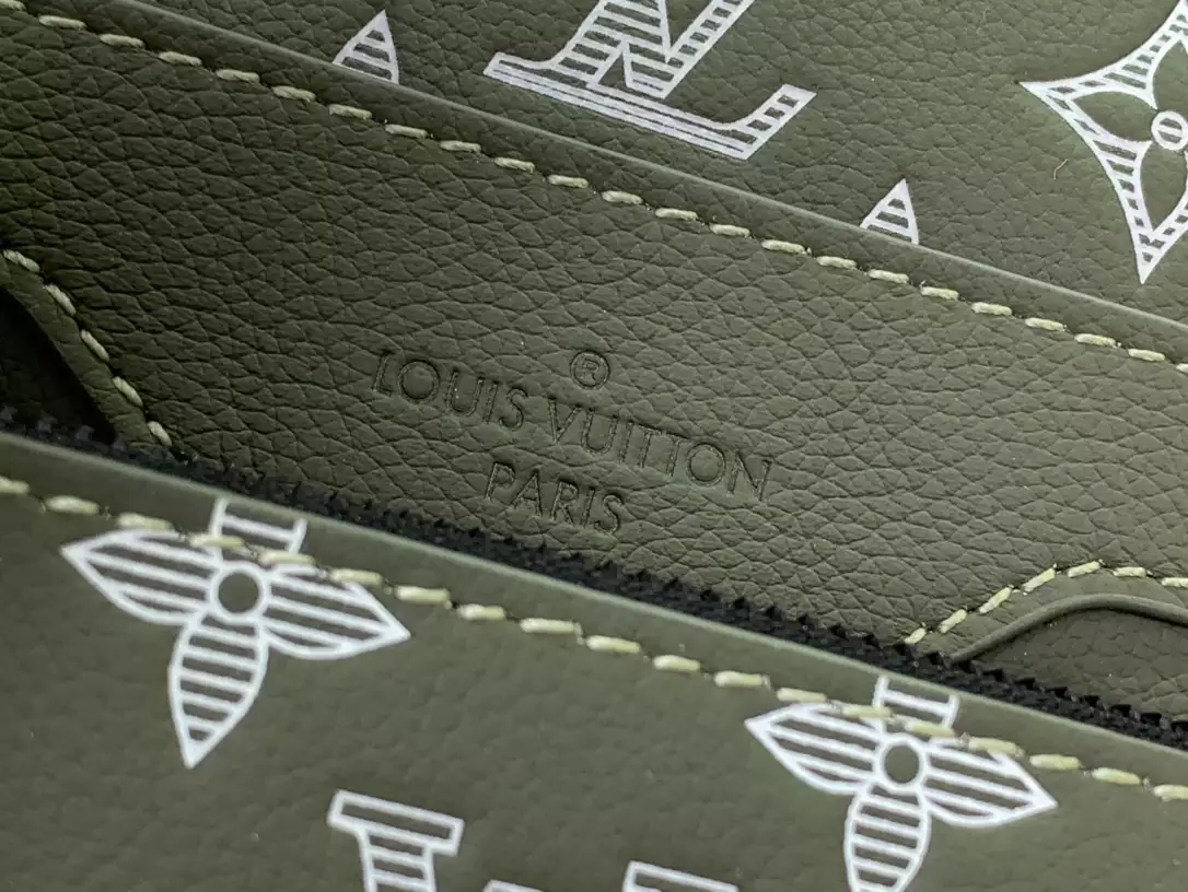 Louis Vuitton Trio Messenger Bag – LW143