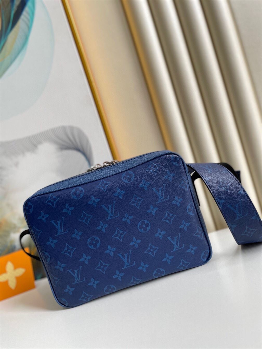 LOUIS VUITTON OUTDOOR MESSENGER – LVB019