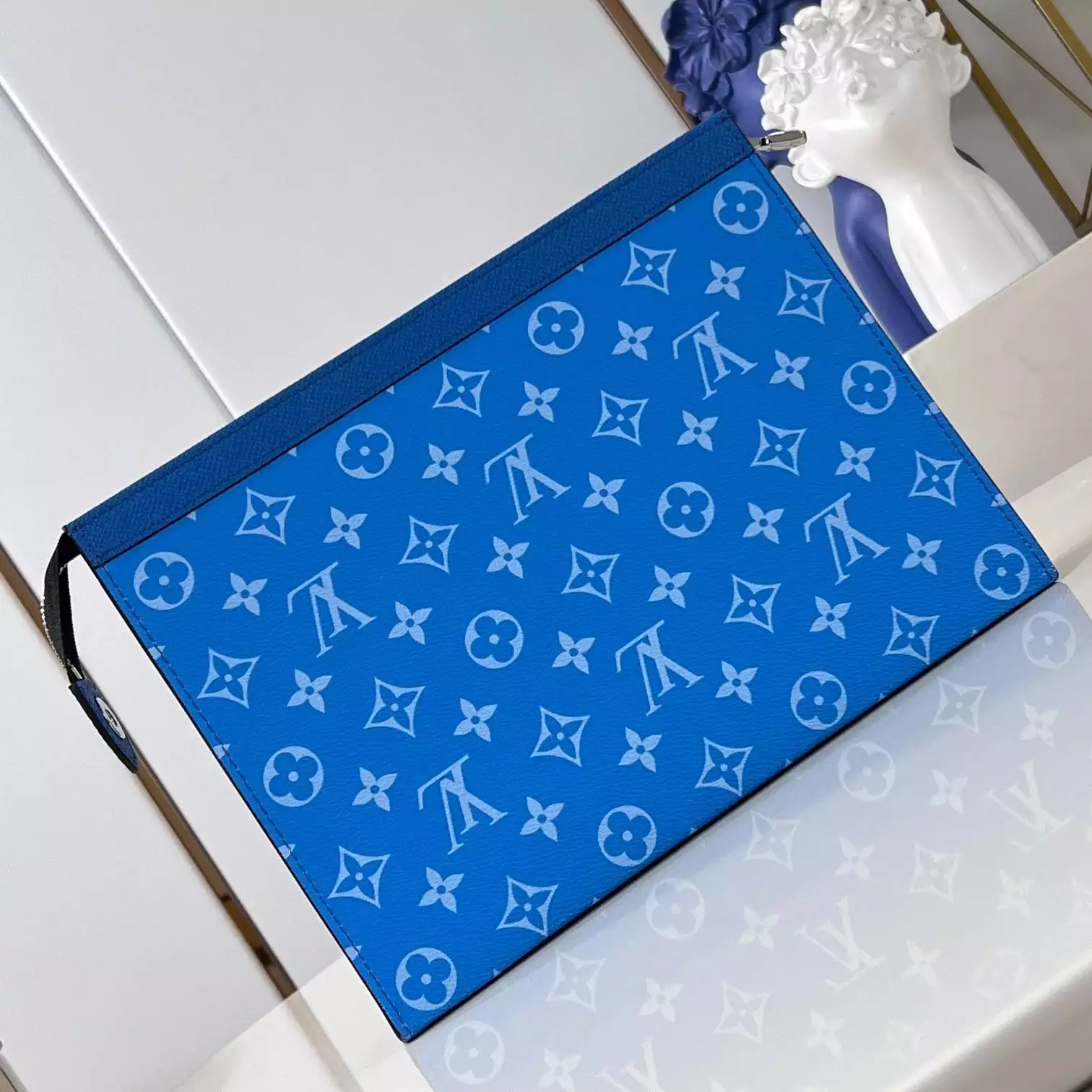 POCHETTE VOYAGE MM BLUE TAIGA COWHIDE LEATHER M30423 – LW408