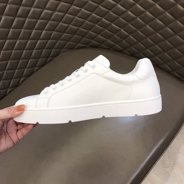CHRISTIAN LOUBOUTIN LOW TOP SNEAKER – CLS022
