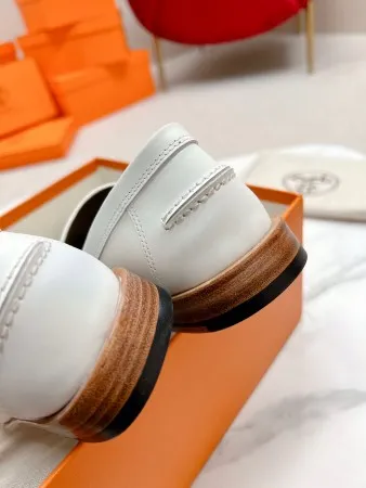 Hermes Women’s Destin Loafers in White Leather – HM072