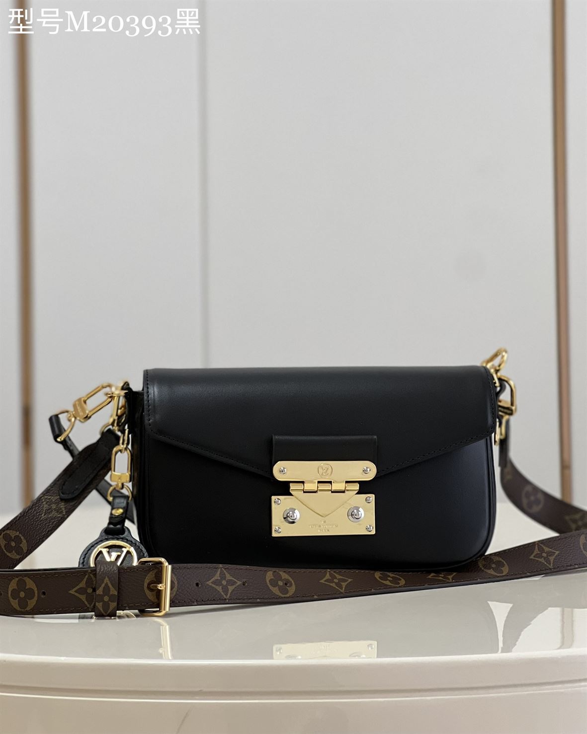 LOUIS VUITTON SWING BAG Black – LW012