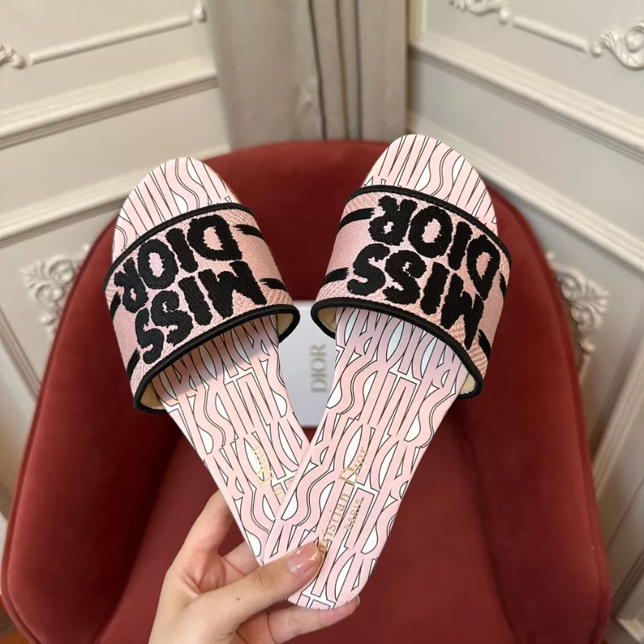 DIOR DWAY SLIDE – DS024