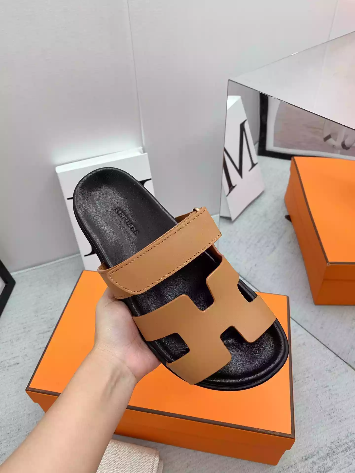 HERMES MEN’S CHYPRE SANDALS IN BROWN CALFSKIN – HMSD006