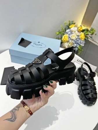 PRADA FOAM SANDALS IN BLACK RUBBER – PSD001