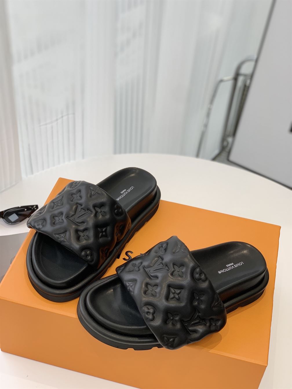 LOUIS VUITTON SLIDES – LVSD007