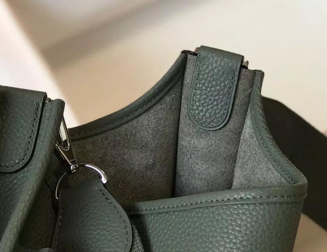 Hermes Evelyne III 29 PM Bag In Vert Amande Clemence Leather – HW059