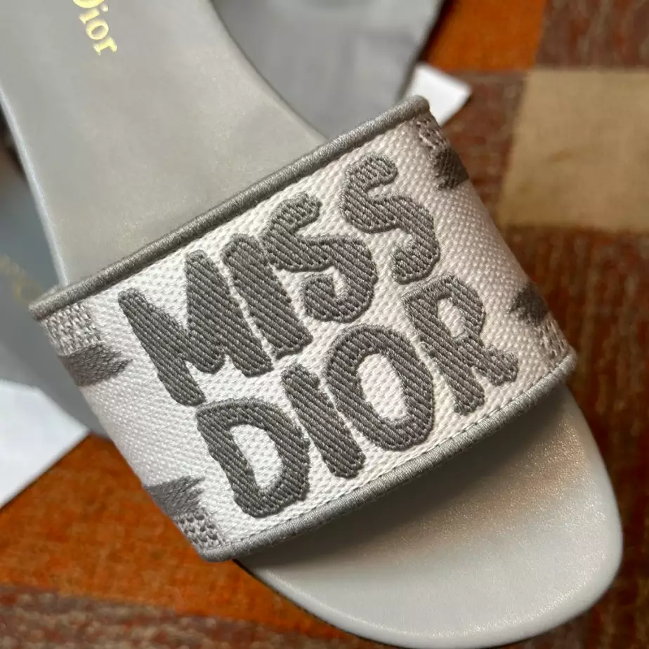 DIOR DWAY SLIDE – DS028