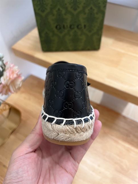 GUCCI PILAR LOGO-EMBOSSED LEATHER ESPADRILLES IN BLACK – GL031
