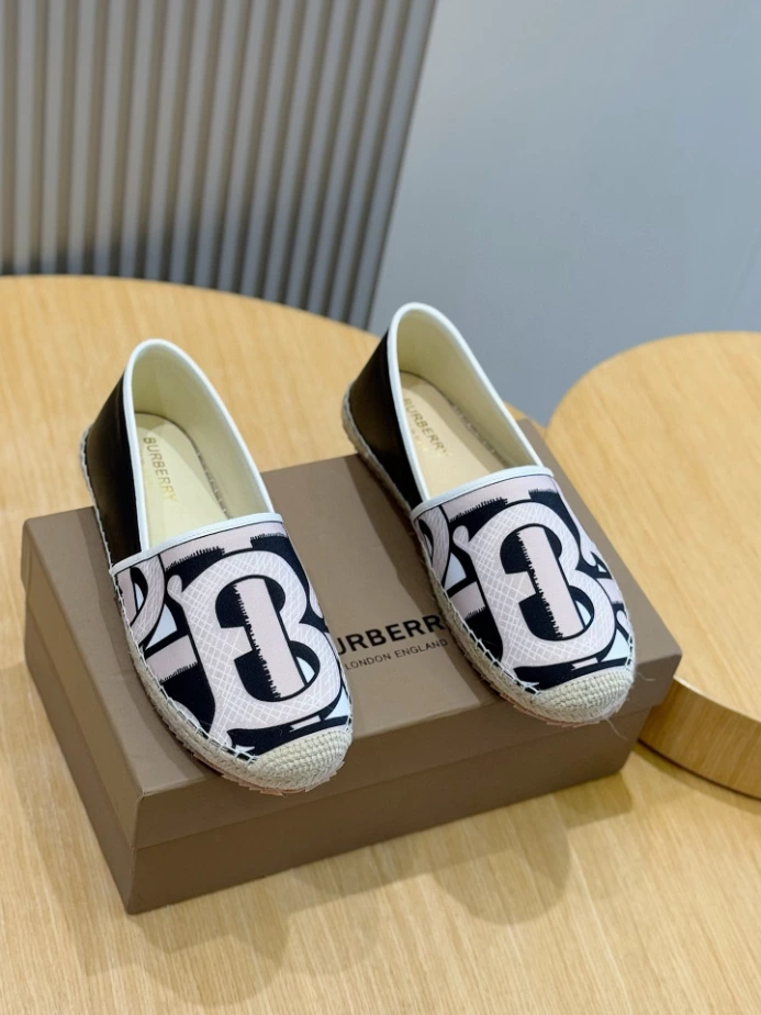 BURBERRY CANVAS STRAW BUCKET – BBR042