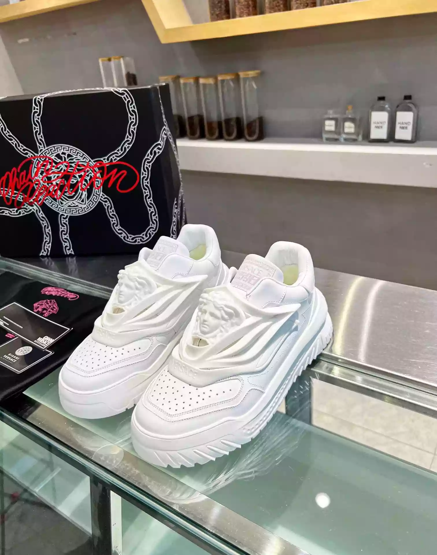 VERSACE WOMEN’S ODISSEA SNEAKERS IN WHITE LEATHER – VSS020