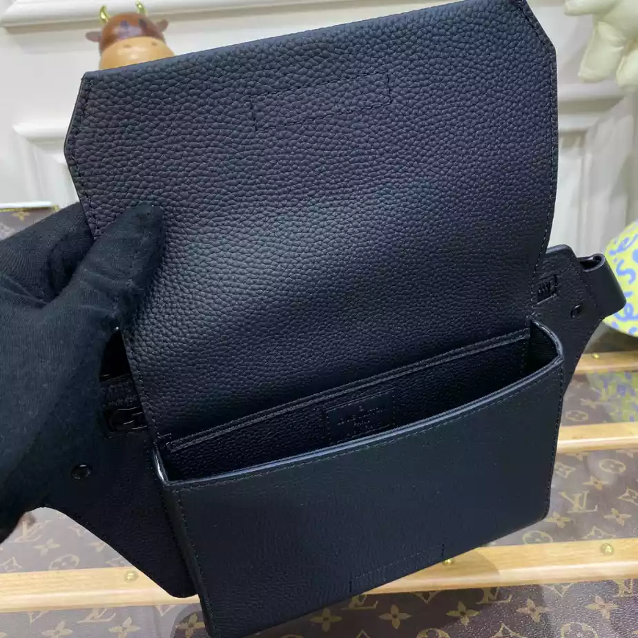 Takeoff Bumbag Black LV Aerogram M57081 – LW232