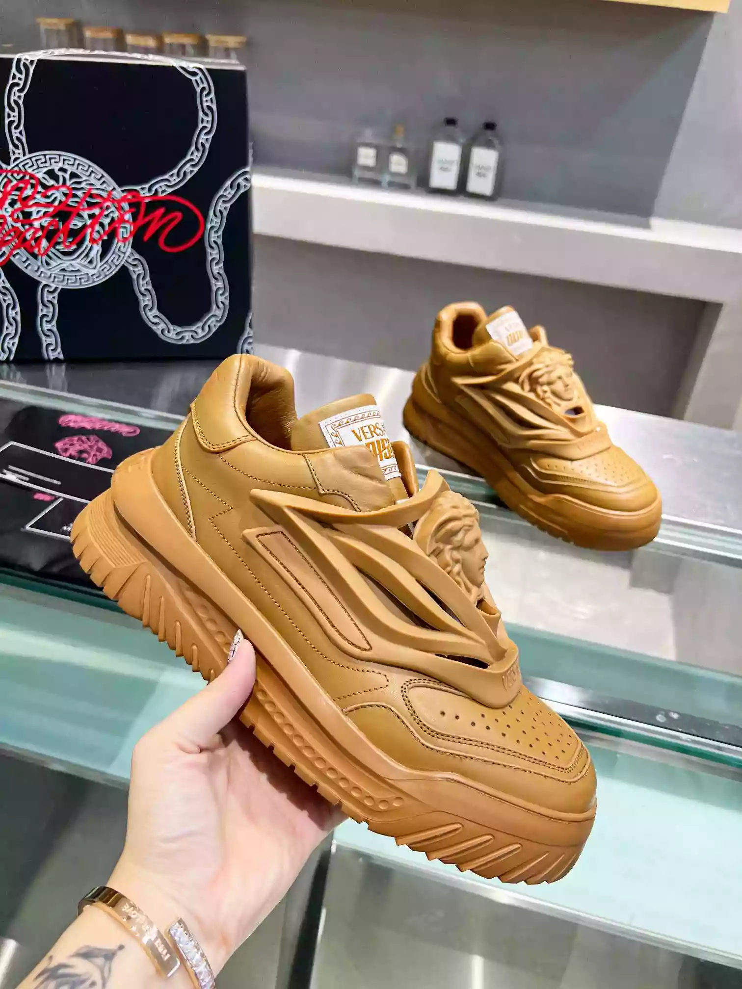 VERSACE WOMEN’S ODISSEA SNEAKERS IN BROWN LEATHER – VSS016