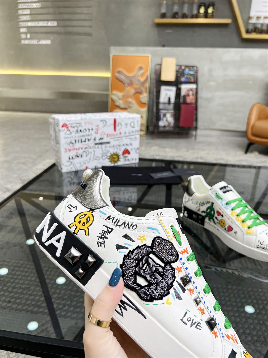 DOLCE & GABBANA GRAFFITI PRINT LOW-TOP SNEAKERS – DG023