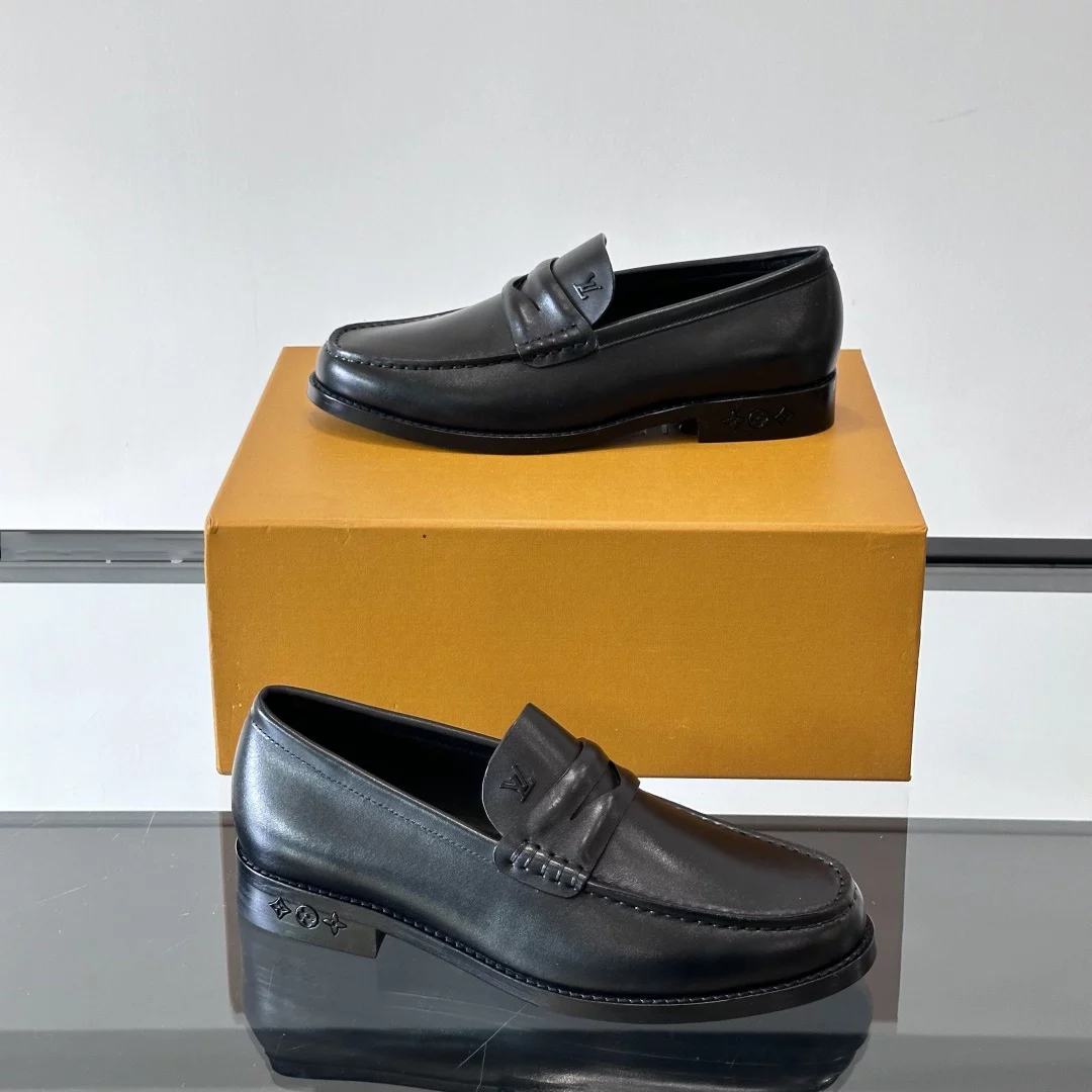 LEATHER LOAFERS IN BLACK – VL054