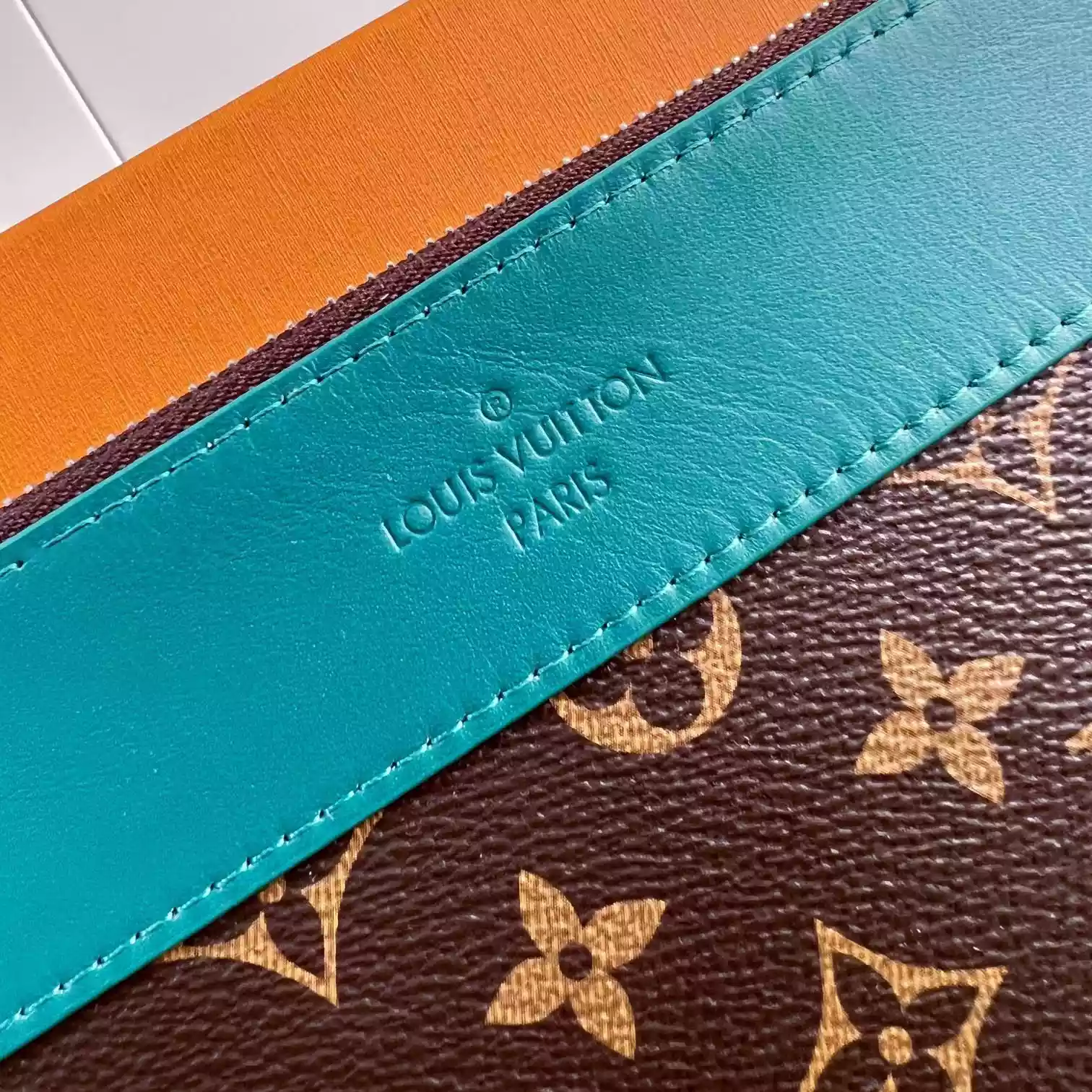 POCHETTE VOYAGE SOUPLE BORNEO GREEN M13199 – LW403