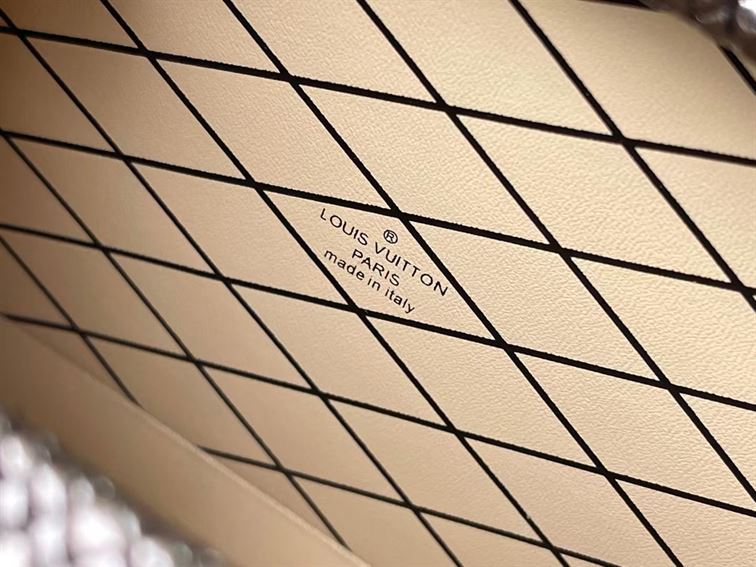 LOUIS VUITTON PETITE MALLE CROCODILIEN MAT – LW067