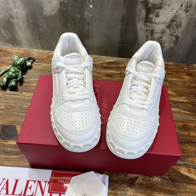 VALENTINO FREEDOTS LOW-TOP SNEAKER IN CALFSKIN – VN003