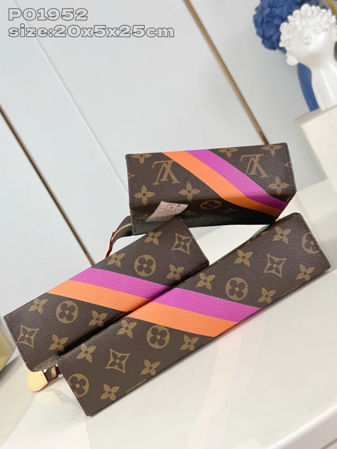 TRIO TOILET POUCH MON MONOGRAM P01952 – LW384