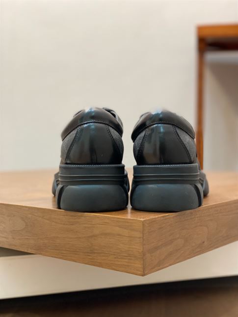 GUCCI GG SUPREME LACE-UP LOAFERS – GL029